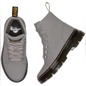 Dr. Martens Women's Combs W Fashion Boot size 8